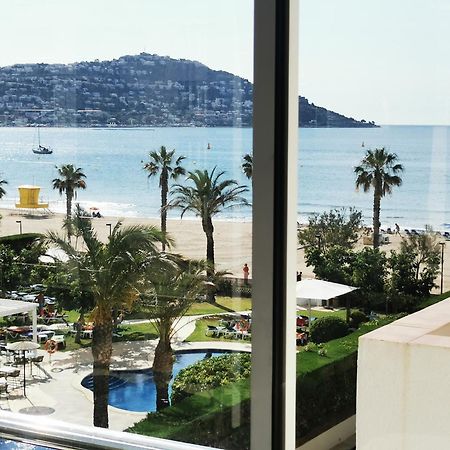 Spacieux Appartement Rose Front Mer Et Piscine Roses Exterior photo