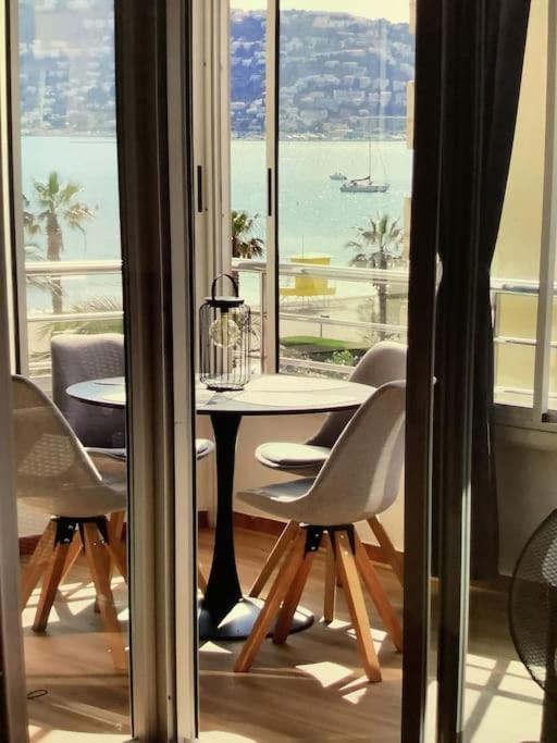 Spacieux Appartement Rose Front Mer Et Piscine Roses Exterior photo