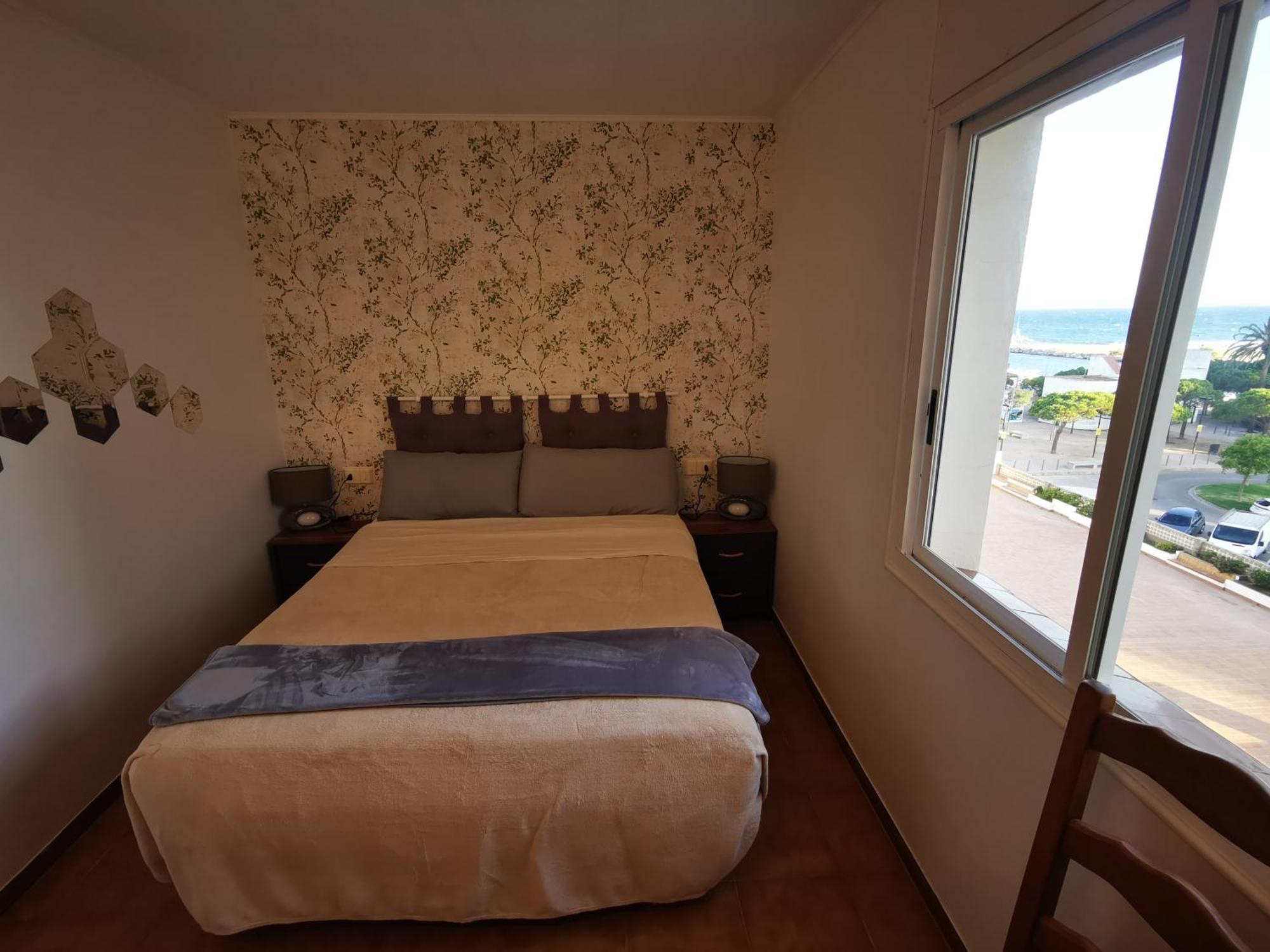 Spacieux Appartement Rose Front Mer Et Piscine Roses Exterior photo