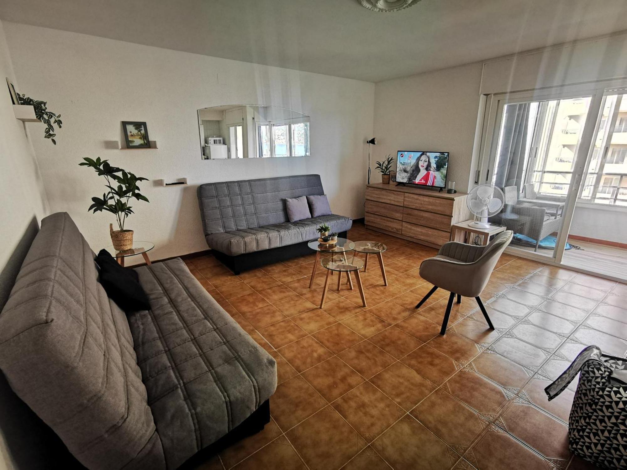 Spacieux Appartement Rose Front Mer Et Piscine Roses Exterior photo